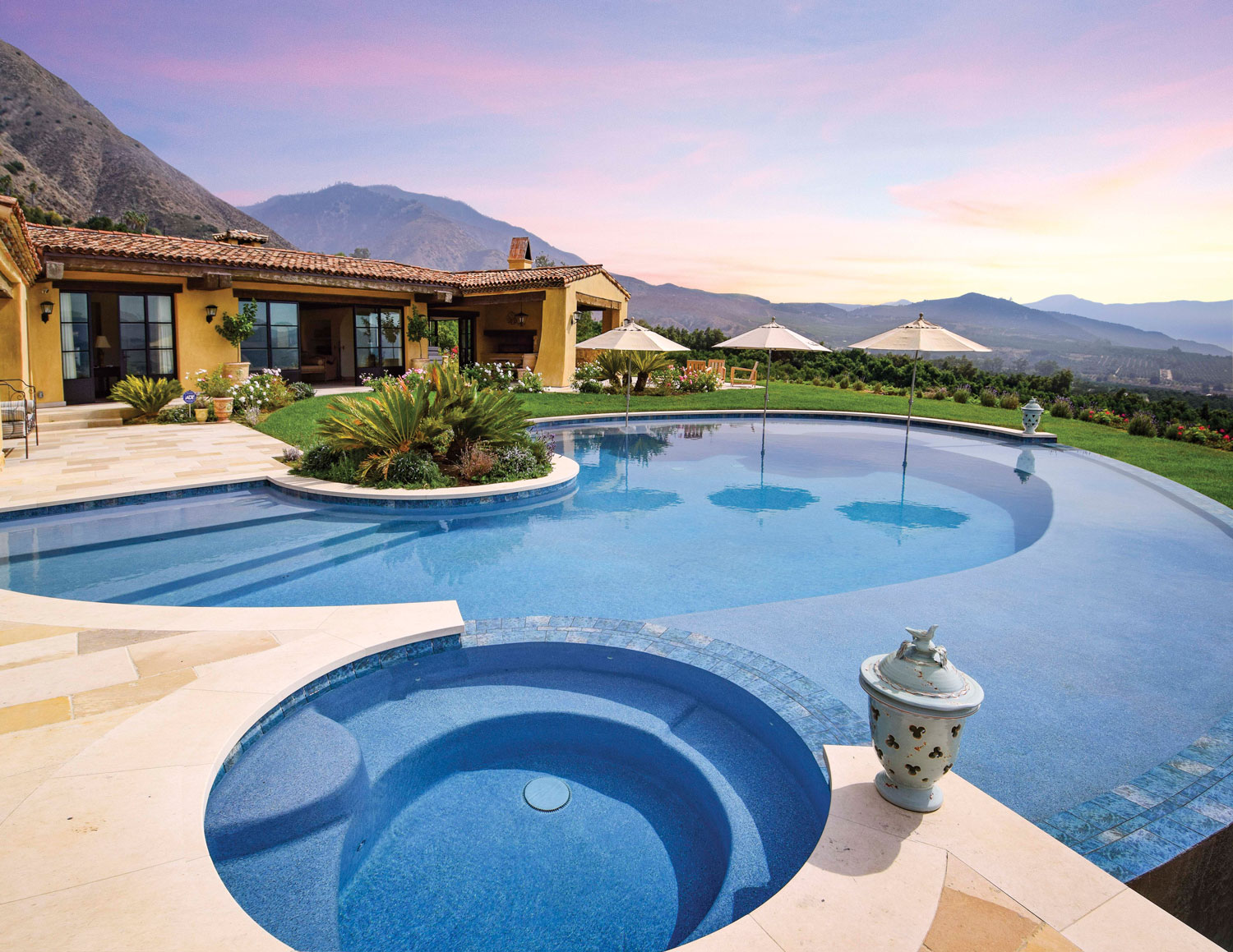 Pool &Spa with Sunset Pool and spa with sunset